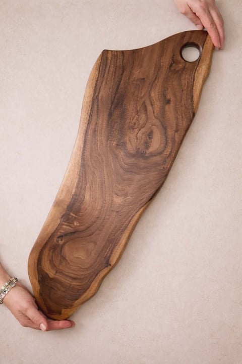 Długa deska z orzecha amerykańskiego